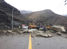 ریزش کوه بخشی از جاده چالوس را تخریب کرد