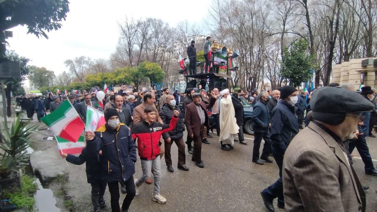 مردم تمام قد پای انقلاب ایستاده اند / خروش مردم شهرستان محمودآباد در راهپیمایی ۲۲ بهمن