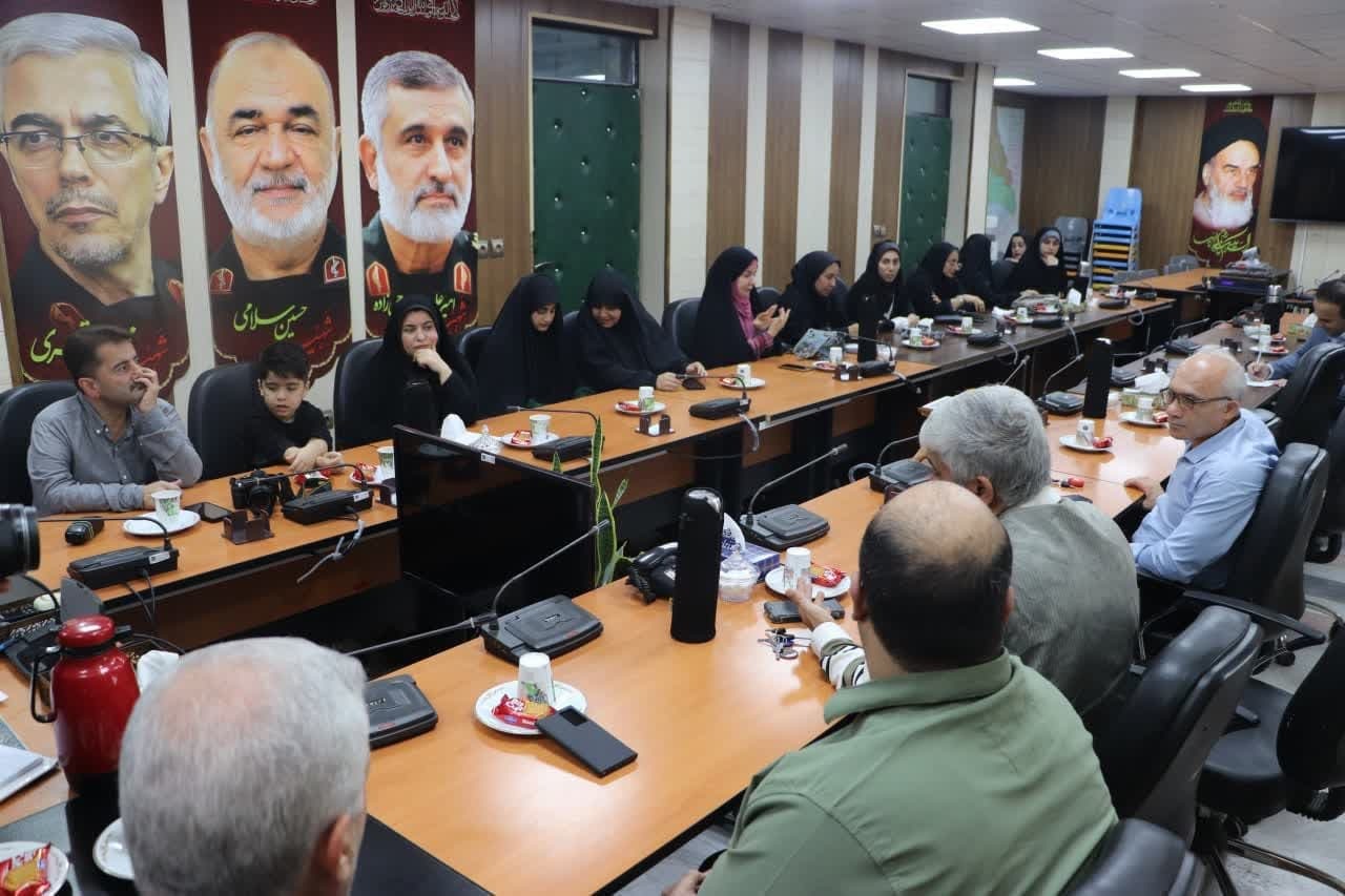 رسانهها، خط مقدم جبهه فرهنگی