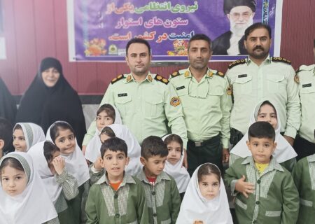 بازدید دانش آموزان به مناسبت هفته نیروی انتظامی از کلانتری یازده شهرستان قائمشهر